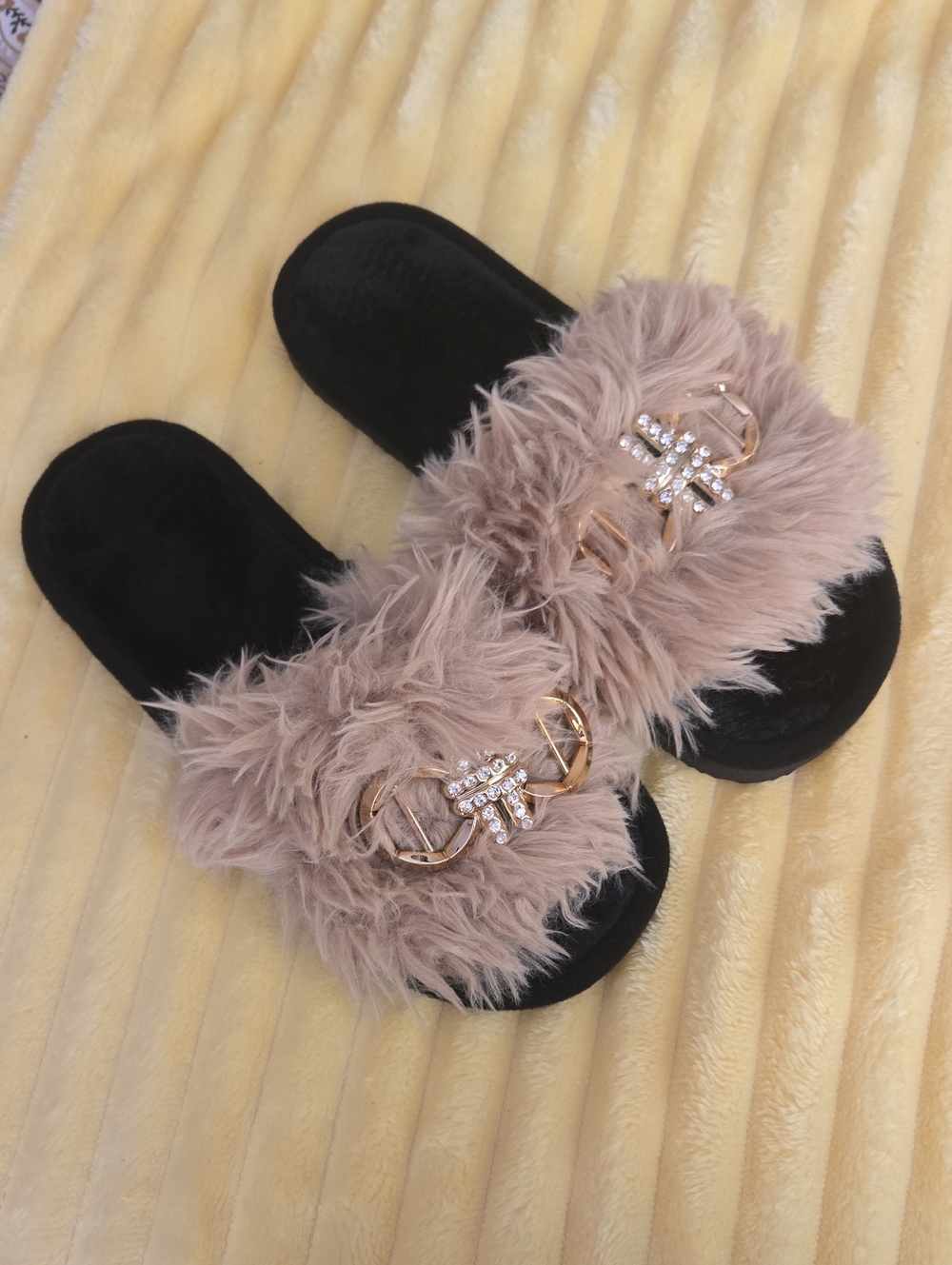 Faux Fur Slide Sandals/Slippers in Taupe and Black with Crystal Accent🤎